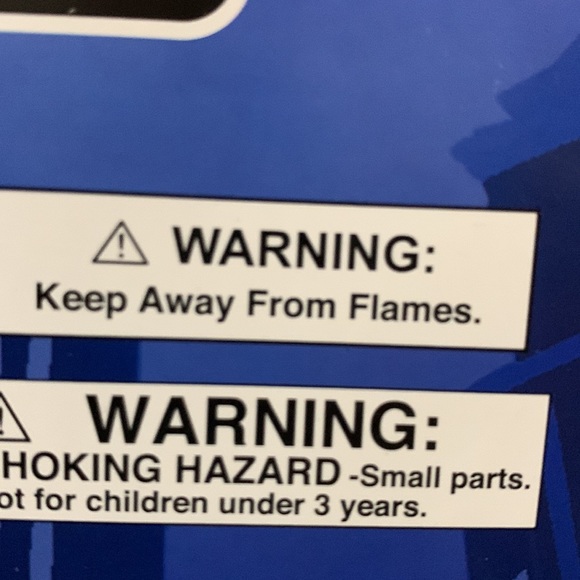 DC Batgirl Costume, includes Dress, Cape,Cuffs, Mask, Belt & Shoe cover - Picture 4 of 4